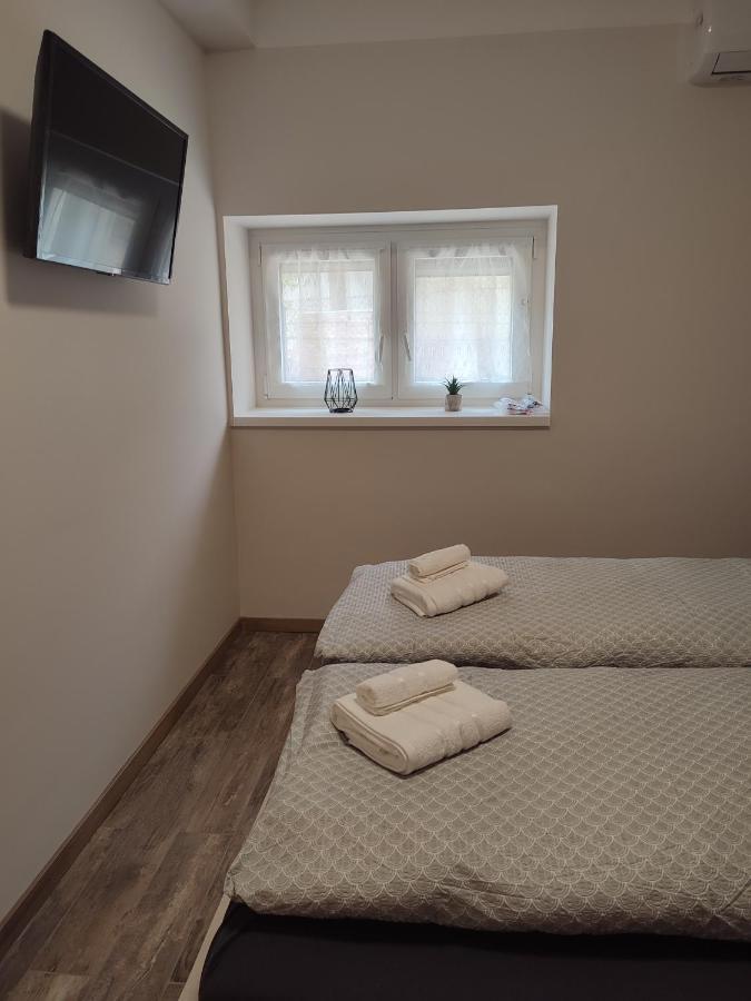 Voeroesko Apartmanhaz Balatonalmádi Exteriör bild