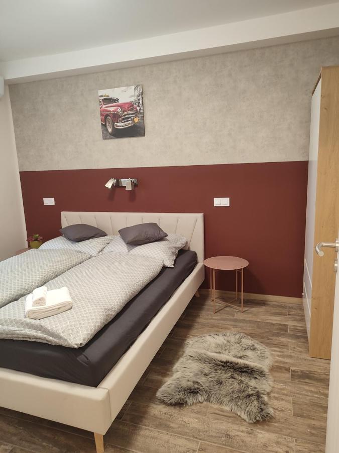 Voeroesko Apartmanhaz Balatonalmádi Exteriör bild