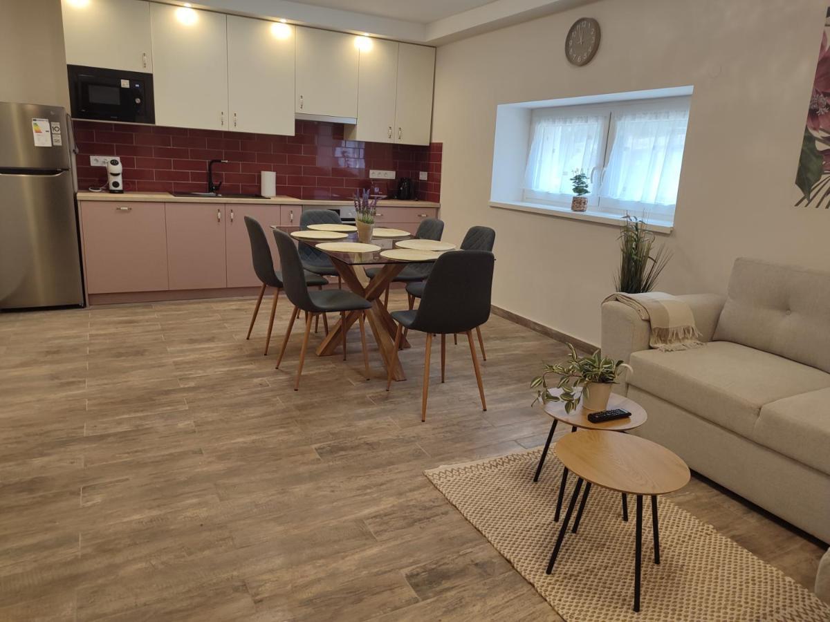 Voeroesko Apartmanhaz Balatonalmádi Exteriör bild