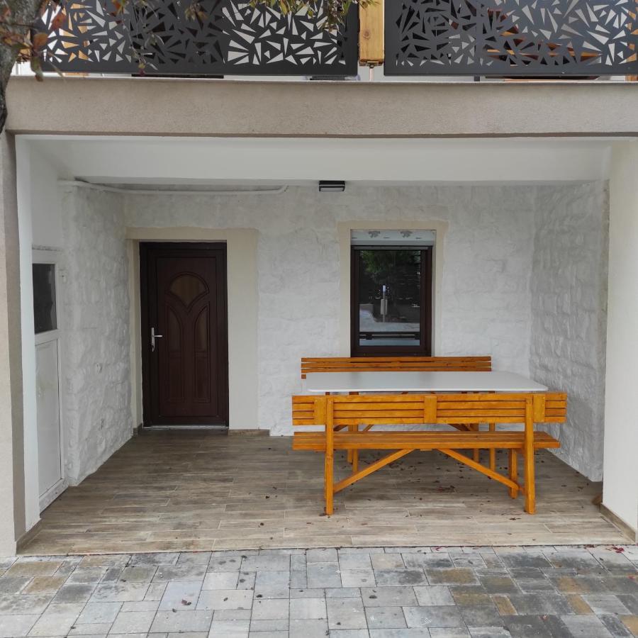 Voeroesko Apartmanhaz Balatonalmádi Exteriör bild