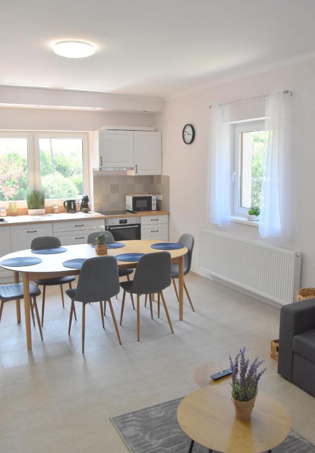 Voeroesko Apartmanhaz Balatonalmádi Exteriör bild