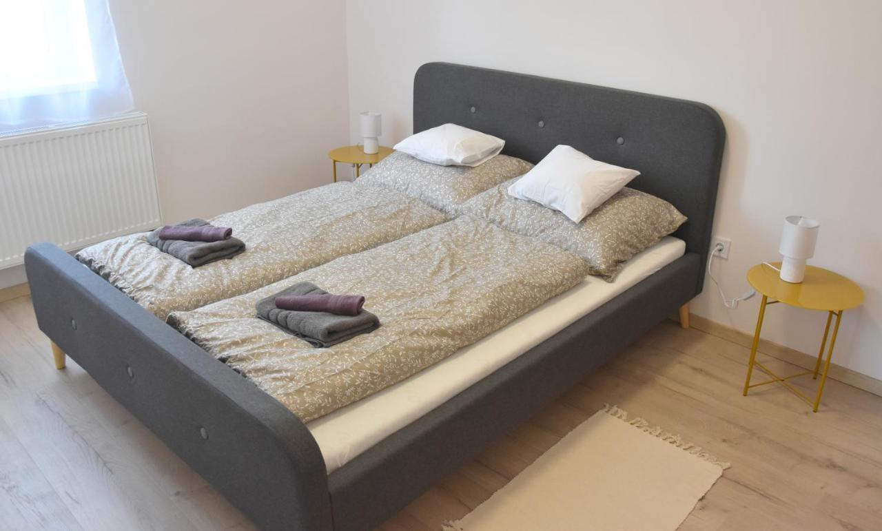 Voeroesko Apartmanhaz Balatonalmádi Exteriör bild