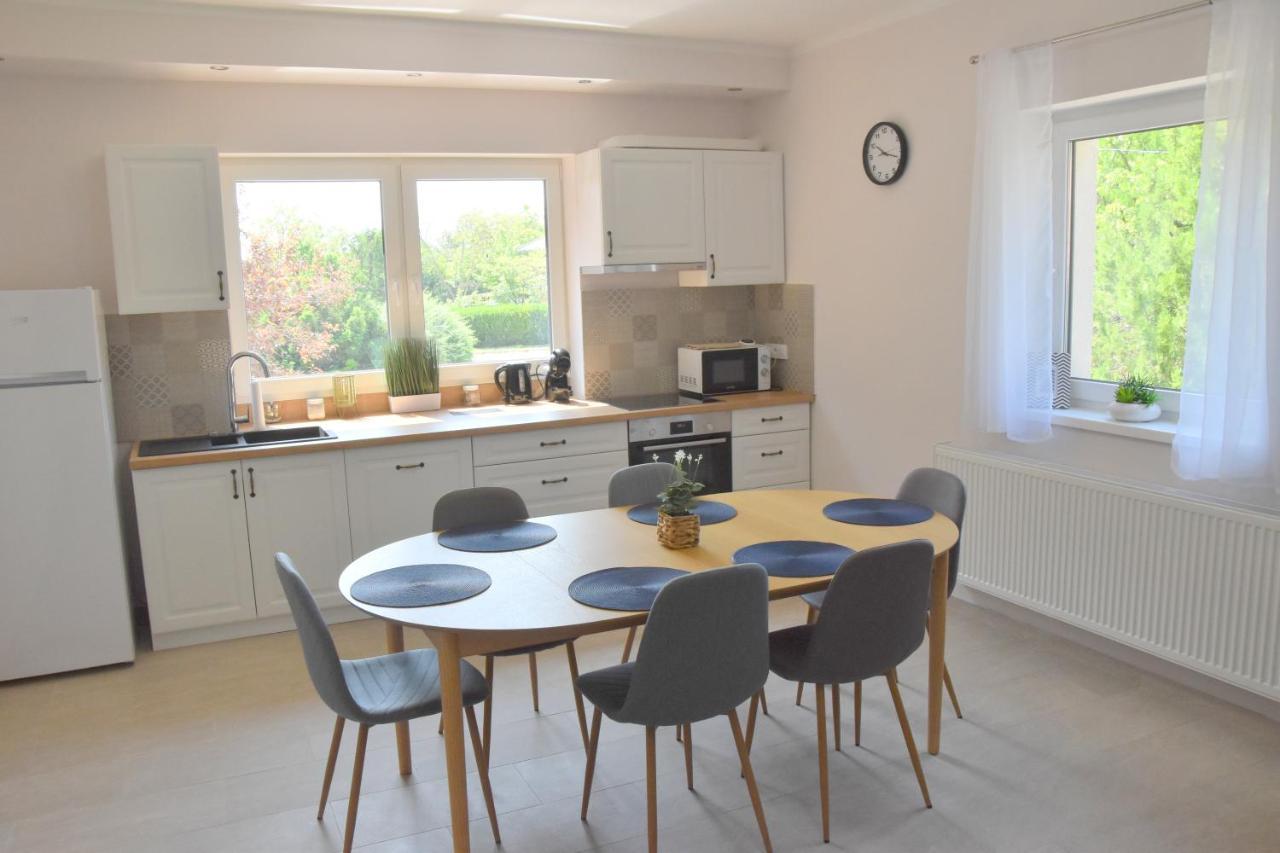 Voeroesko Apartmanhaz Balatonalmádi Exteriör bild