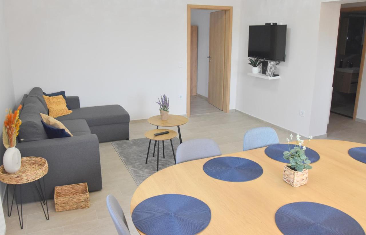 Voeroesko Apartmanhaz Balatonalmádi Exteriör bild