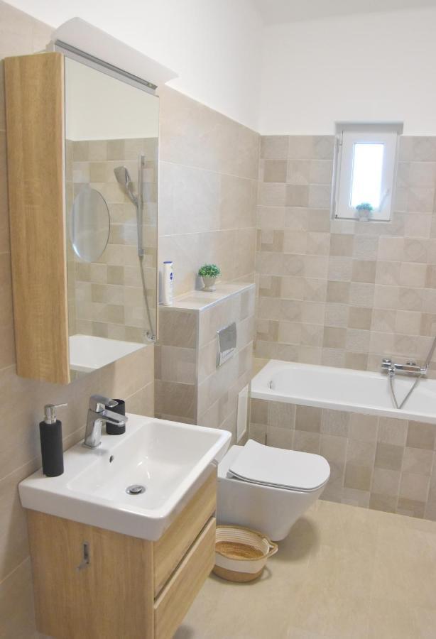 Voeroesko Apartmanhaz Balatonalmádi Exteriör bild