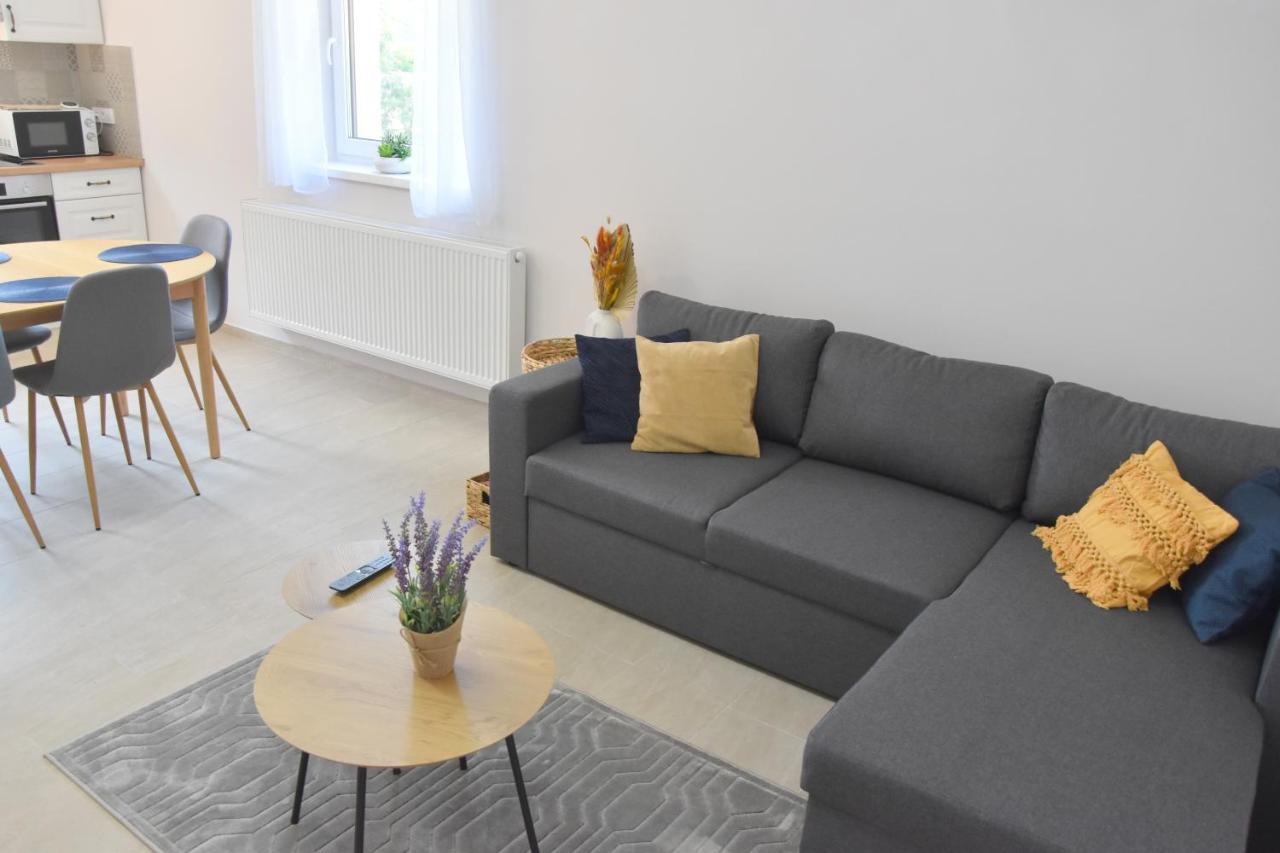 Voeroesko Apartmanhaz Balatonalmádi Exteriör bild